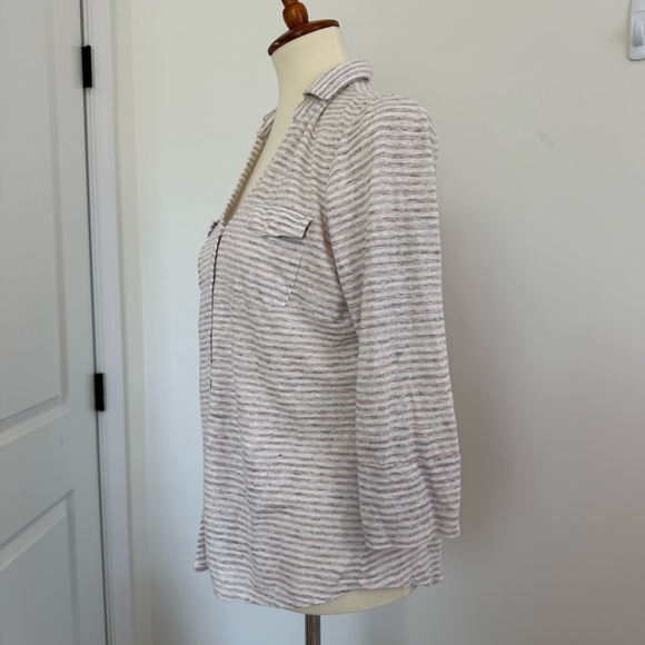 J McLaughlin Stripe Button Blouse Size Medium - Picture 3 of 13